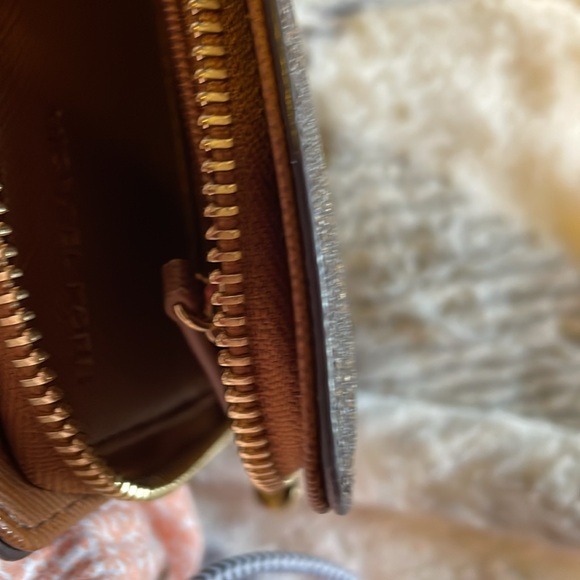 Authentic Michael Kors Zippy Wallet - Picture 11 of 14